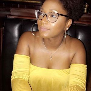 Meet your Posher, Janel